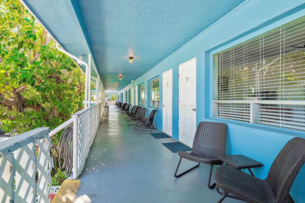 Malibu Resort Motel - photo 45