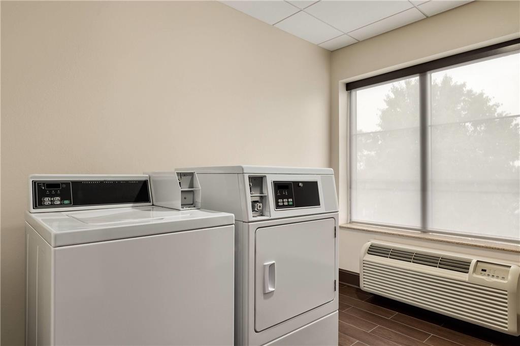 La Quinta Inn & Suites by Wyndham Memphis Wolfchase - photo 52