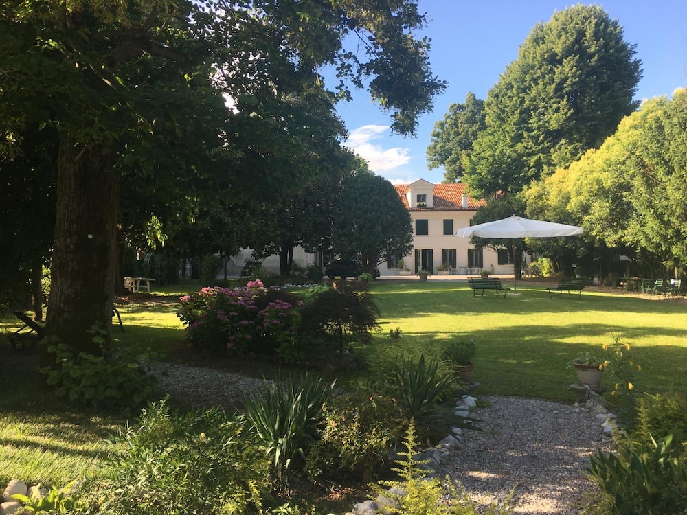 Ca' Settecento Residenza d'Epoca — 4-Star Luxury Hotel in Pasiano, Italy