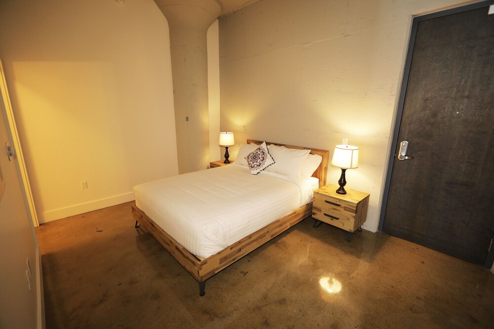 Downtown Lofty Suites - photo 27