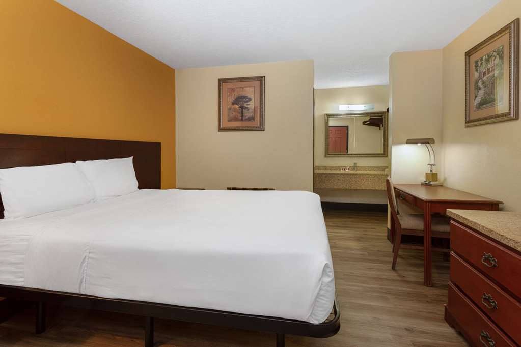 Travelodge by Wyndham Albuquerque East - photo 33