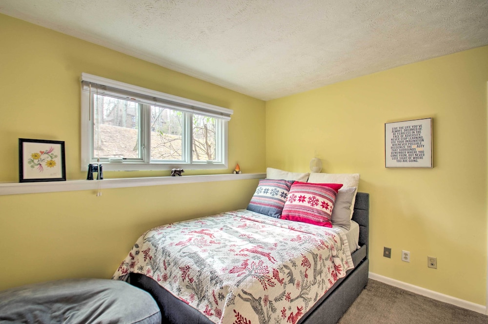 Wintergreen Resort Mountain Condo w Pool Access - photo 5