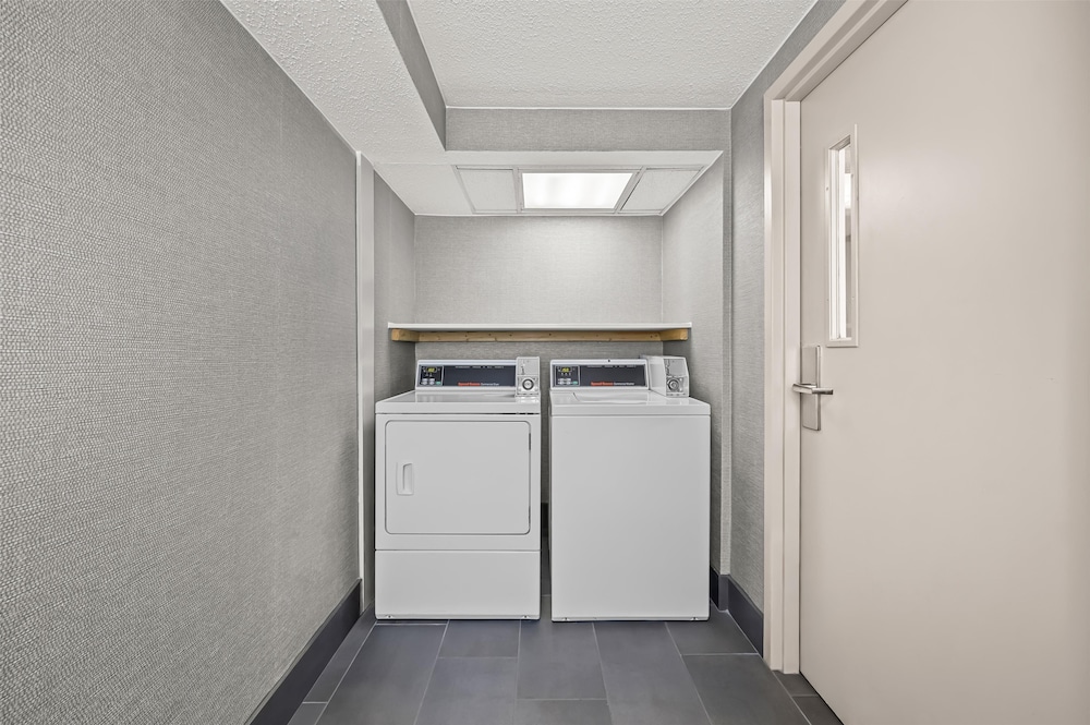 Hampton Inn Toledo South Maumee - photo 23
