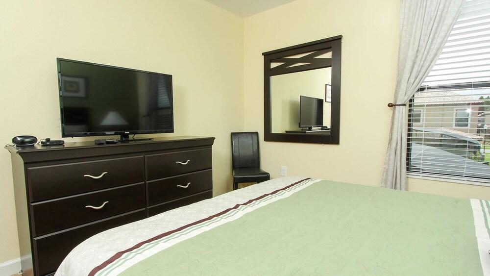 Hotel 1424 Thunderbird Road - photo 8