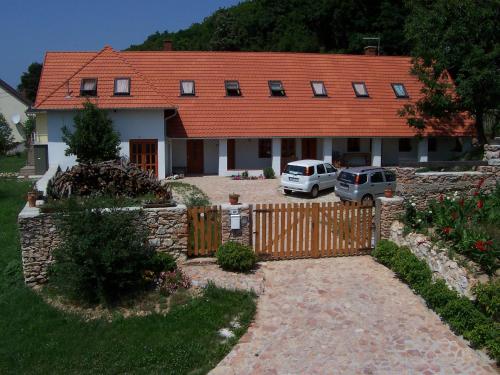 Bakonyi Apartmanhaz Epleny — Siofok