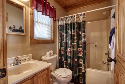 Mountains 4 Miles Panoramic Views Hot Tub & Fire Pit near Pigeon Forge - photo 6