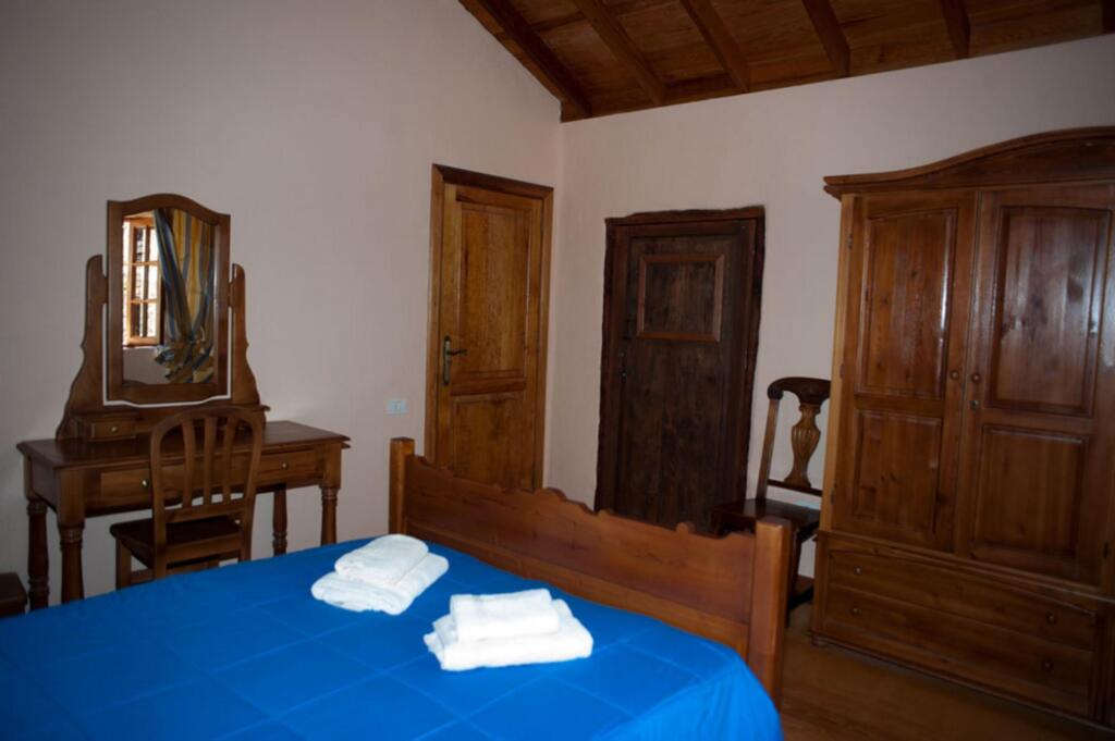 Casa rural Las Palmeras — 4-Star Luxury Hotel in Vallehermosa, Spain
