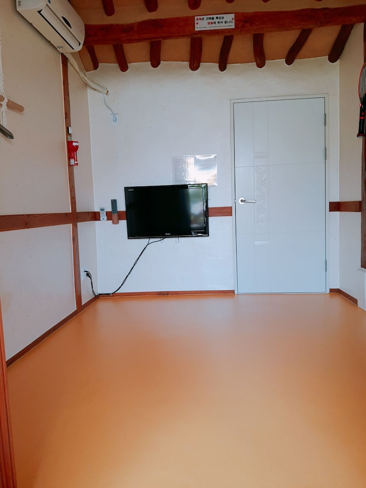 Hanok Raon in Gyeongju, South Korea