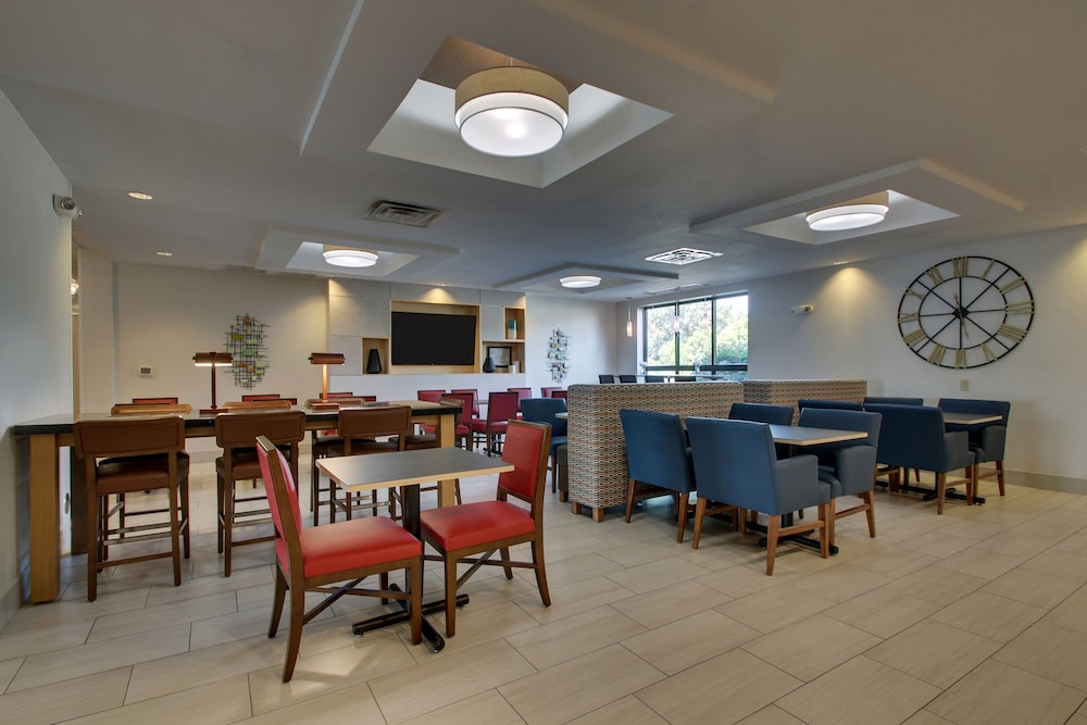 Holiday Inn Express & Suites Morris by IHG - photo 51