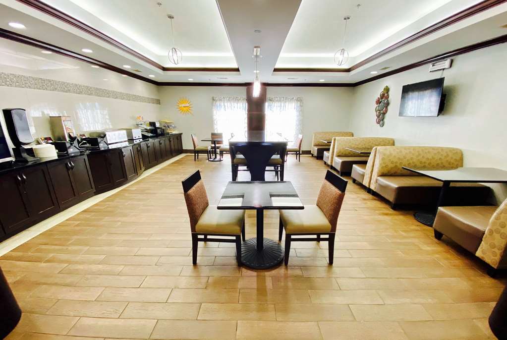 La Quinta Inn & Suites by Wyndham Tupelo - photo 34