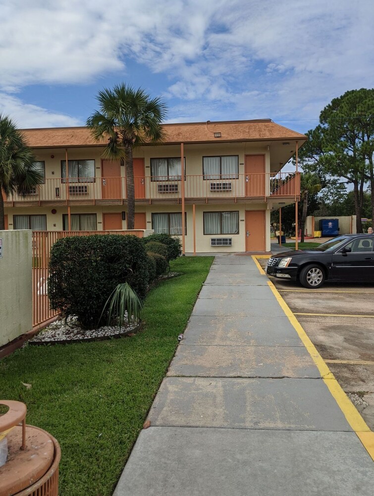 OYO Hotel Lake Charles Hwy 10 - photo 33