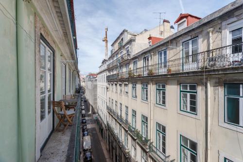 Central Bedroom in Shared House in Chiado Historic Center of Lisbon