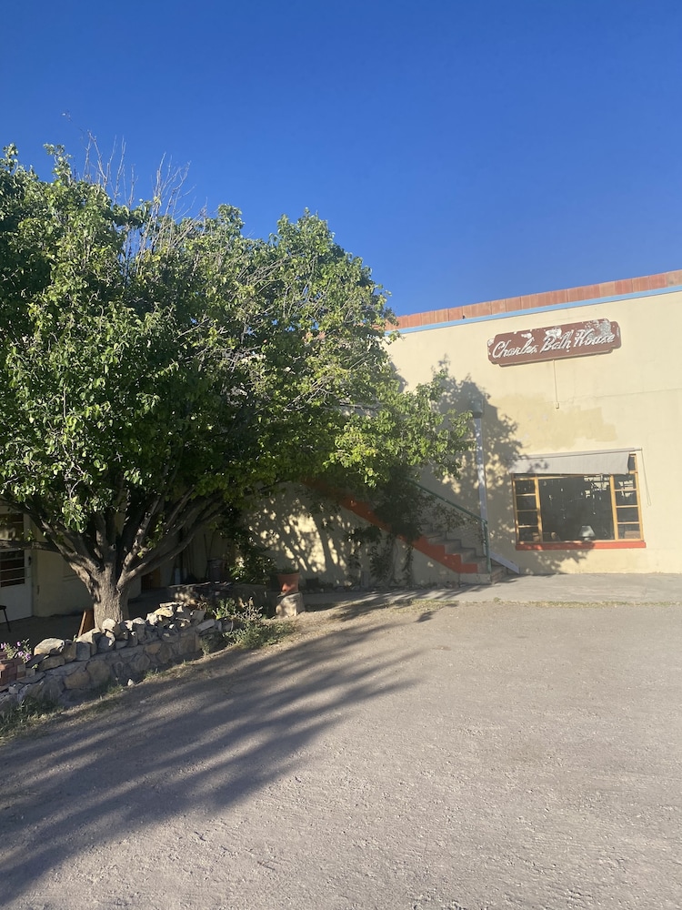 Charles Motel & Hotsprings - photo 32