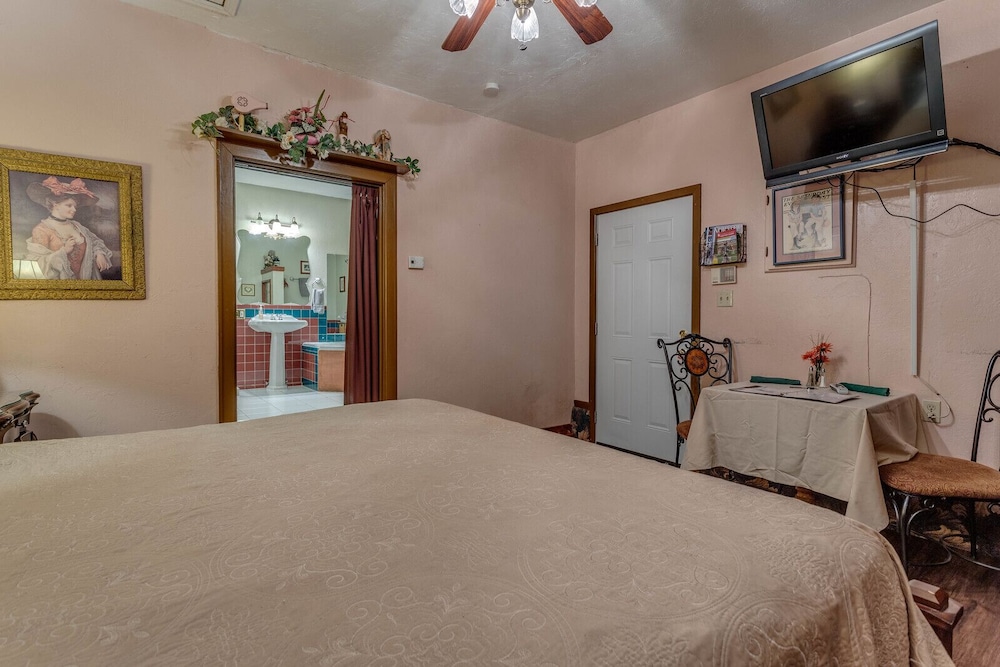 The Whispering Pines Inn Bed & Breakfast - photo 8