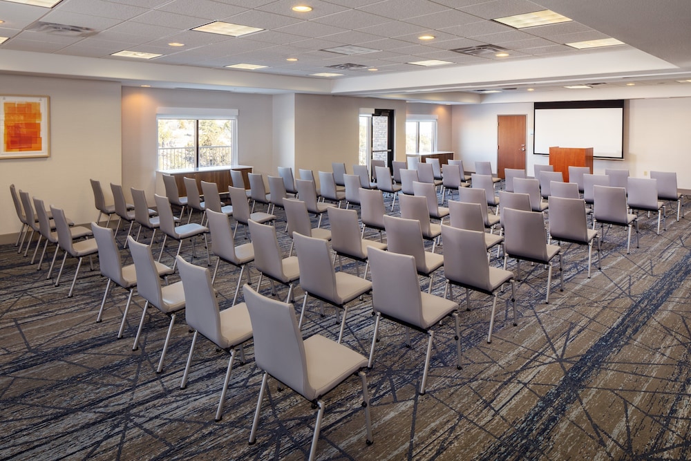 Holiday Inn Express & Suites Los Alamos Entrada Park by IHG - photo 36