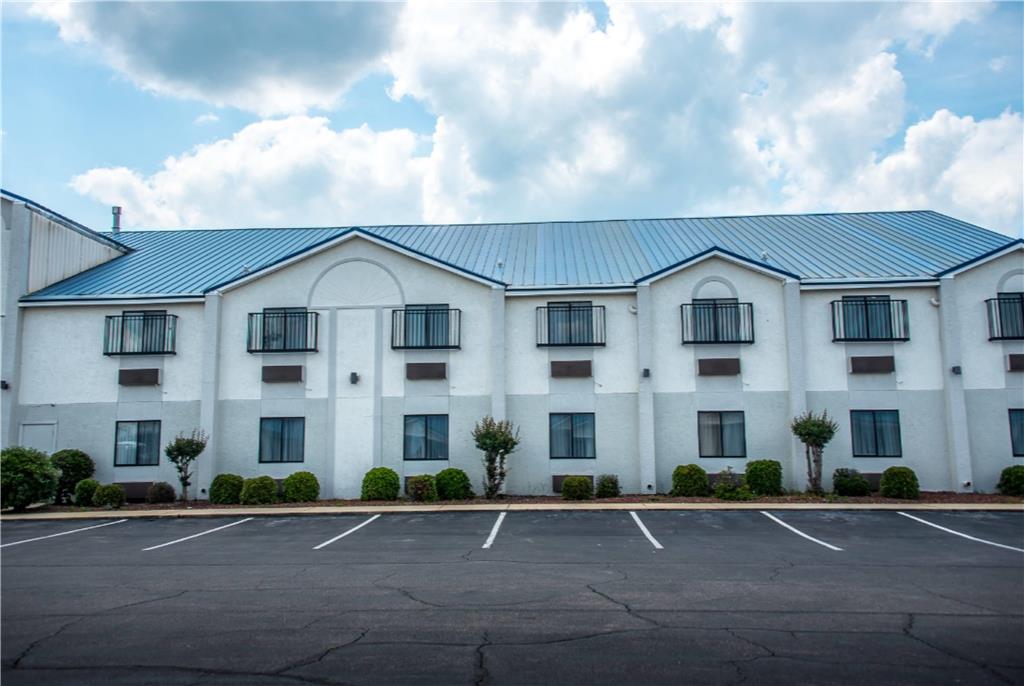 Days Inn by Wyndham Troy - photo 3