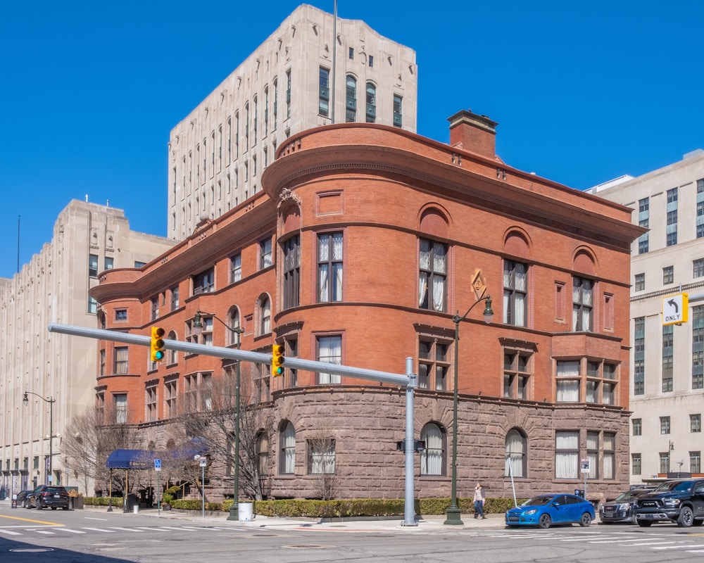 The Detroit Club - featured photo