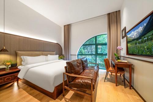 Wuyu Hotel Jingyun Mountain & Zhuangyuanbei Light Rail Station in Beibei District — 4-Star Luxury Hotel in Chongqing, People's Republic of China