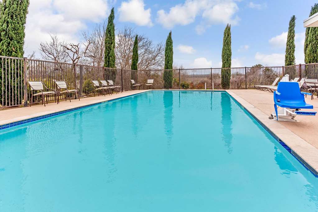 La Quinta Inn & Suites by Wyndham Gonzales TX - photo 5