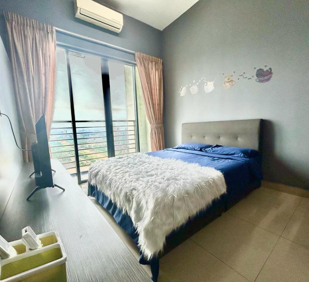 Modern Dpulze Soho fit 4pax Netflix provided — 4-Star Luxury Hotel in Kuala Lumpur, Malaysia