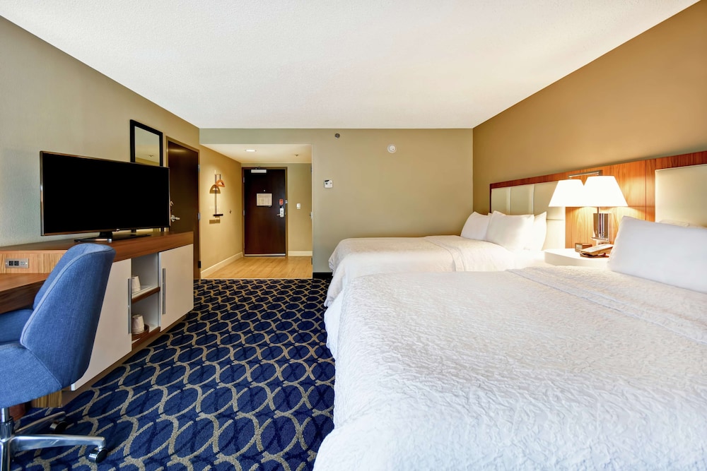 Hampton Inn Auburn - photo 11