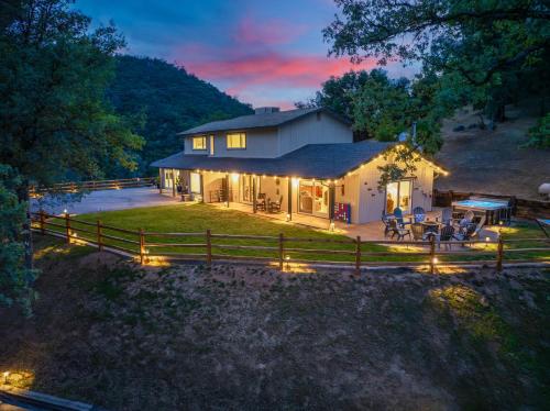 Rivertop Hideaway - carbon neutral hotel in Ahwahnee