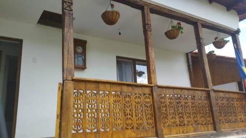 Pridvor De Stoenesti - last minute hotel in Barlogu