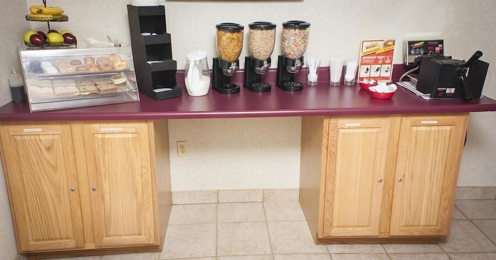 Ameriway Inn and Suites - photo 13