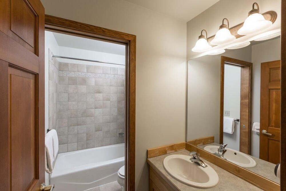 Kintla 402 Lock off 1 Br Hotel Room - featured photo