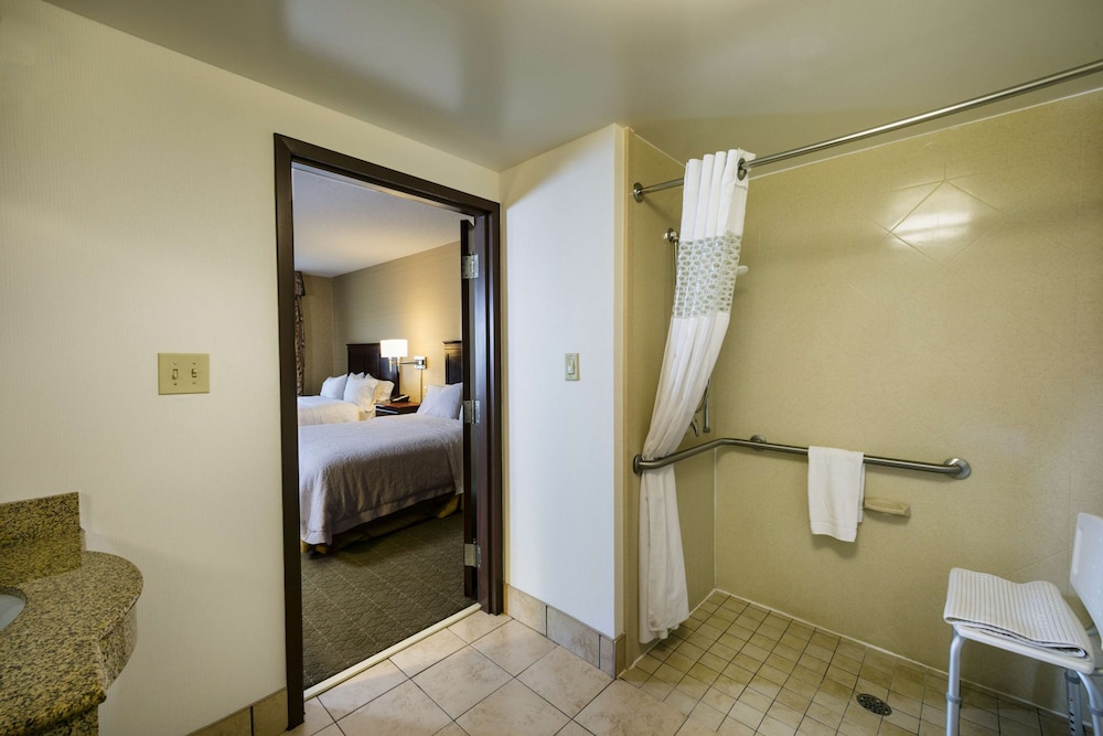 Hampton Inn & Suites Toledo Perrysburg - photo 32
