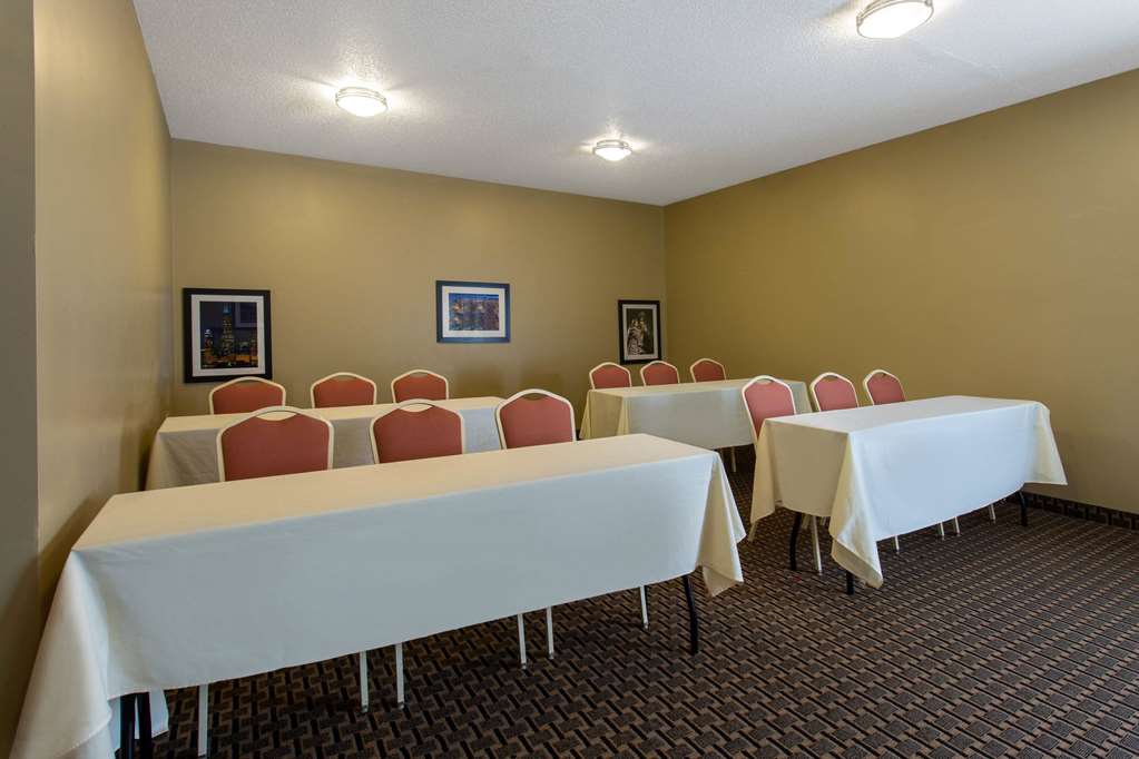 Ramada by Wyndham Glendale Heights Lombard - photo 18