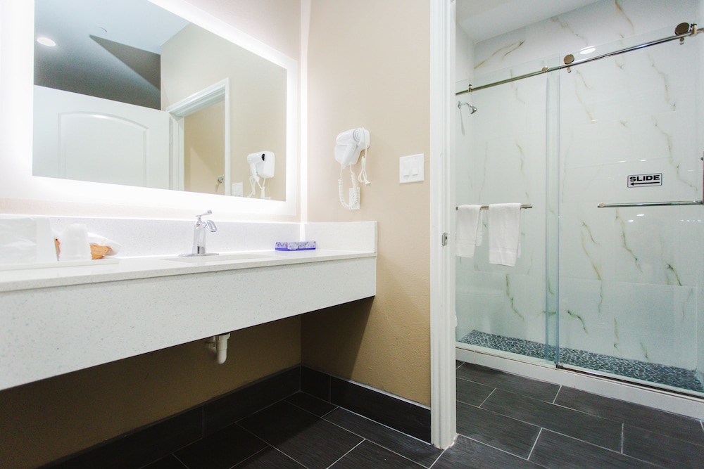 Budget Host Inn and Suites - photo 22