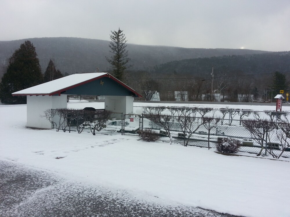 The Chalet Motel A Travelodge by Wyndham - featured photo