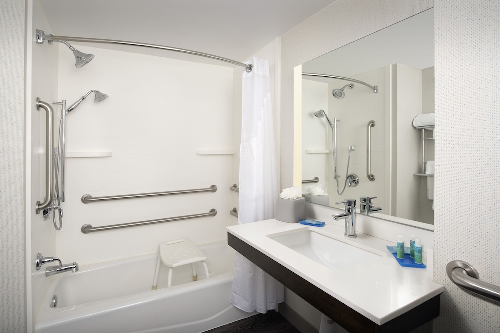 Holiday Inn Express & Suites Baltimore BWI Airport North by IHG - photo 8