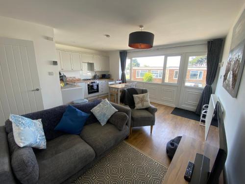 Beau Brambles Chine Colwell Bay 5 star WiFi Short walk to The Hut and beach 1 night stays available Ferry offers in Freshwater, United Kingdom