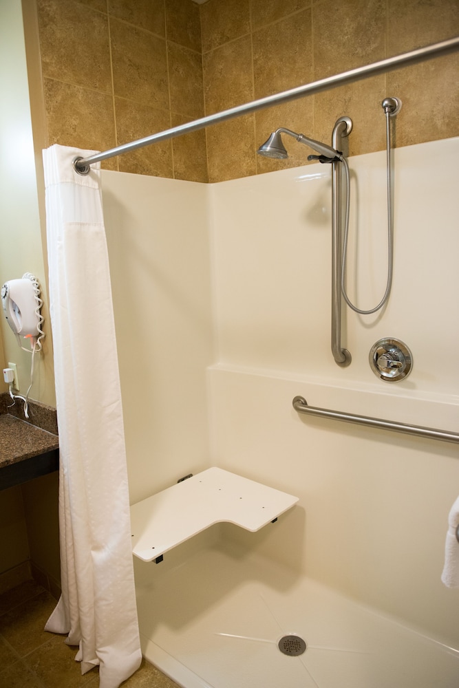 Holiday Inn Express Hotel & Suites Northwood an IHG Hotel - photo 3