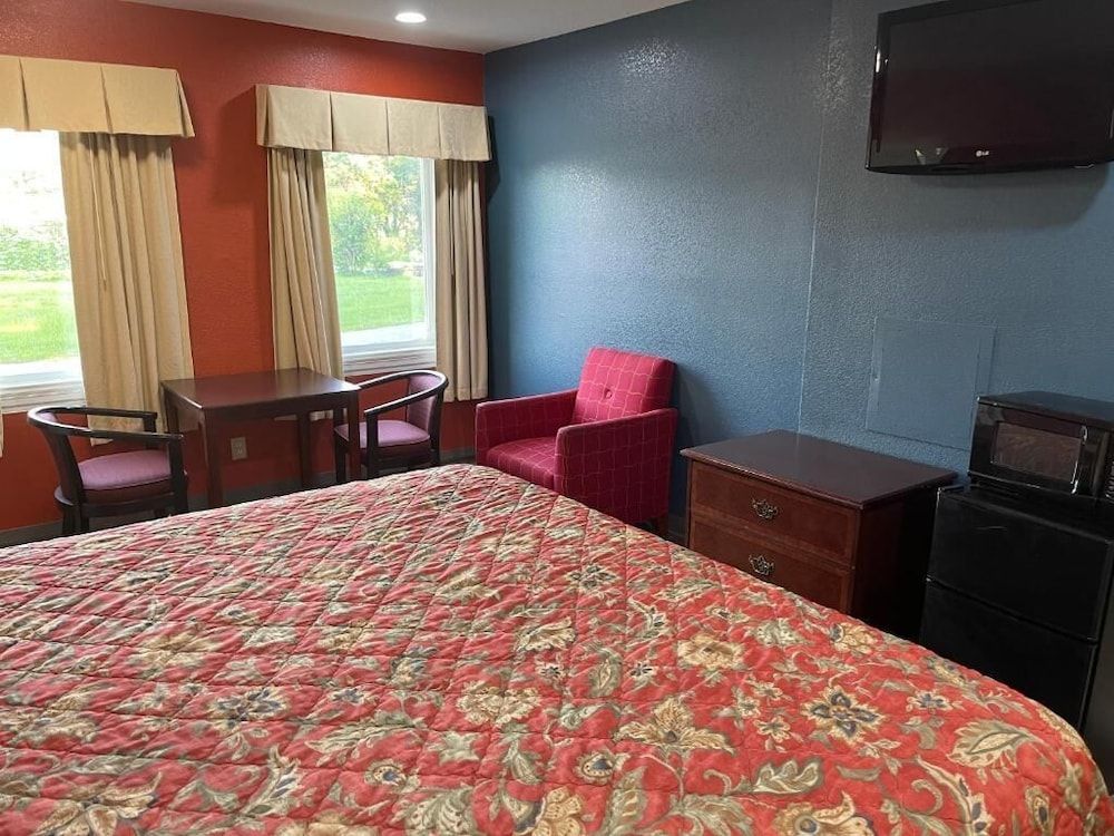 Kenwood Court Motel - photo 18
