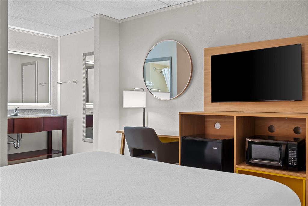 Days Inn by Wyndham Statesboro - photo 28