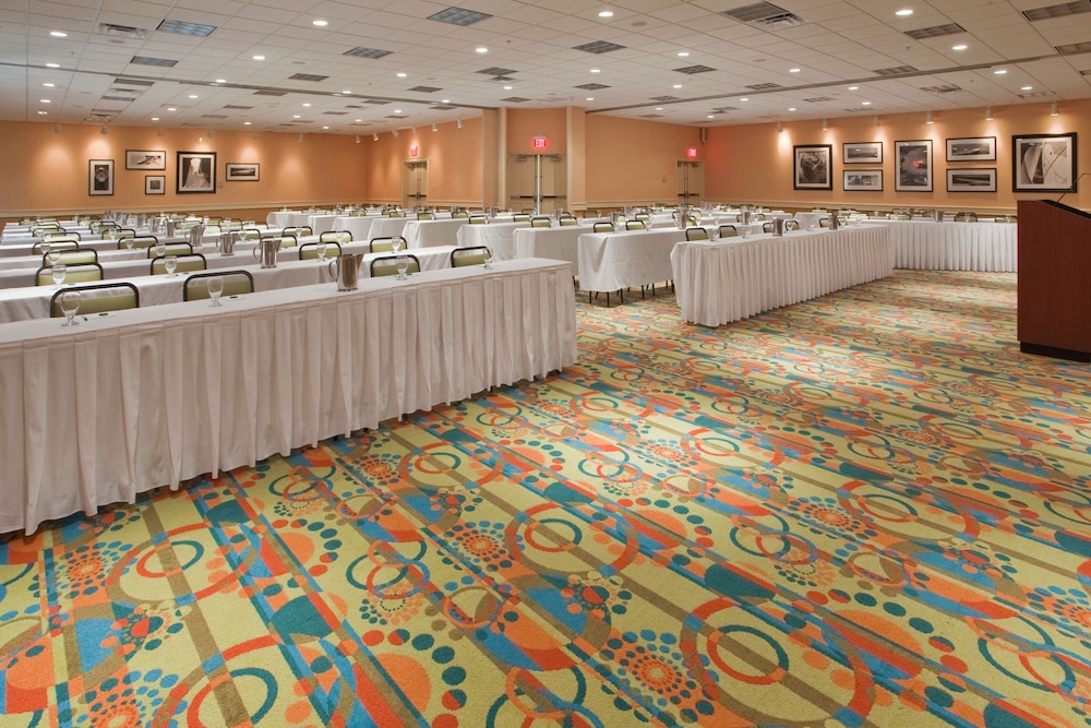Holiday Inn & Suites Virginia Beach North Beach by IHG - photo 77
