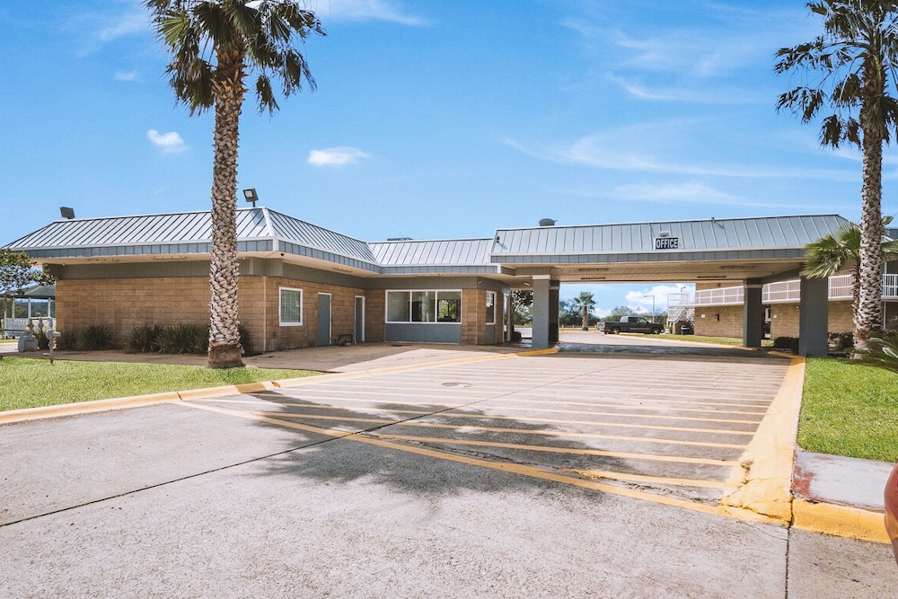 Americas Best Value Inn Beeville - photo 33