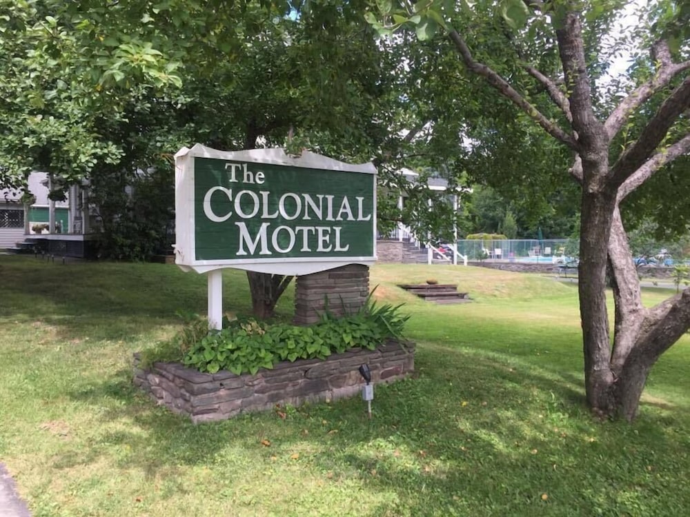 The Colonial Motel - photo 30