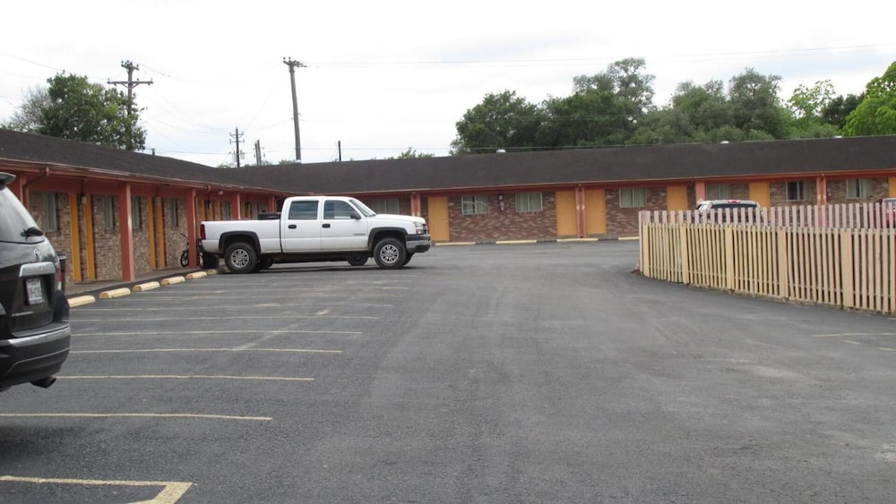 Sportsman Motel - photo 18