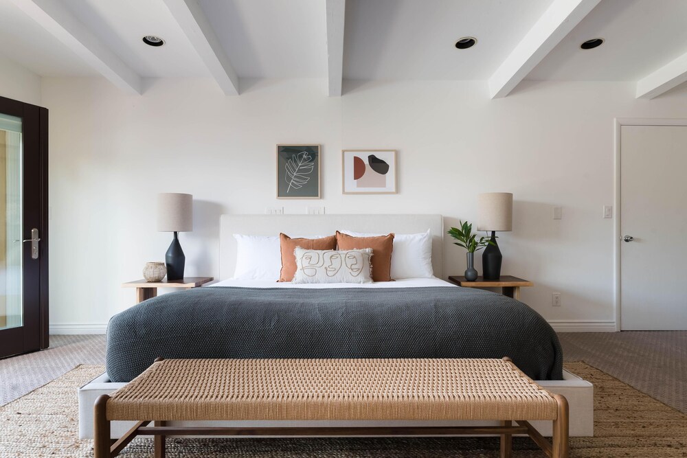 Caspian Spacious Desert Oasis w Pool Table Tennis & Fire Pit Paradise Valley in Paradise Valley, United States