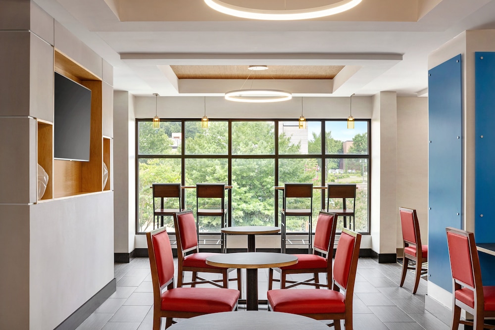 Holiday Inn Express & Suites Greenville Downtown by IHG - photo 43
