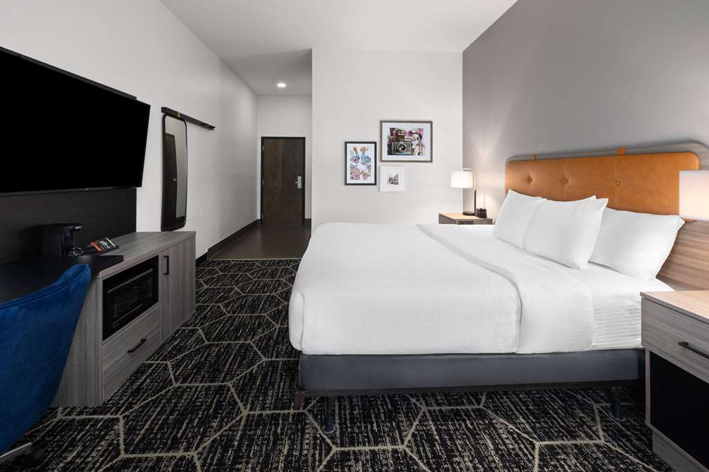 La Quinta Inn & Suites by Wyndham Meridian - photo 19