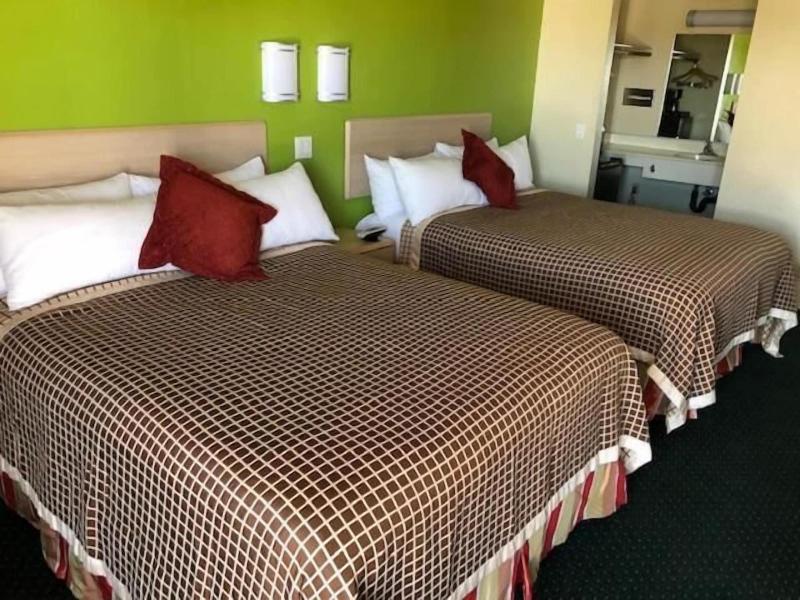 California Inn & Suites Adelanto US 395 - photo 26