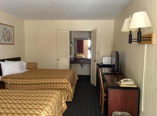Economy Inn Toledo Perrysburg - photo 2