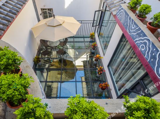 Juyougu theme lnn in Dali, People's Republic of China