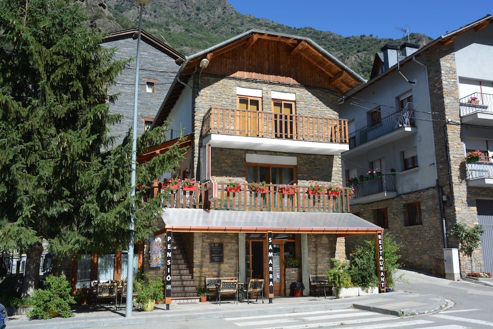 Pensión Samarra - carbon neutral hotel in Lleida