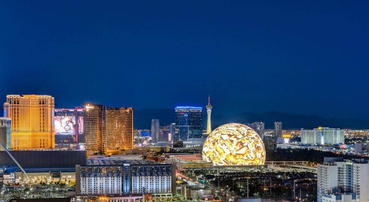 MGM Signature 25 805 Balcony Strip Sphere F1 Views